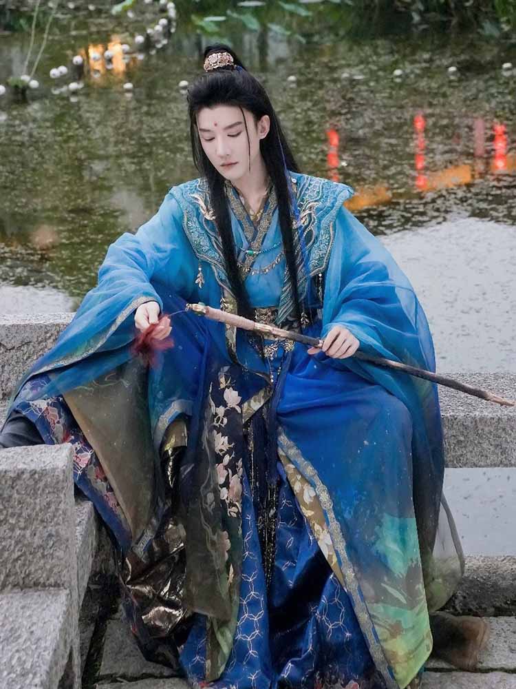 럭셔리 중국 한푸 남성 고대 전통 한푸 그라데이션 블루 - Photography Of A Man 리뷰 및 가격